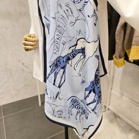 언발 블루 블라우스