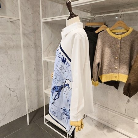 언발 블루 블라우스