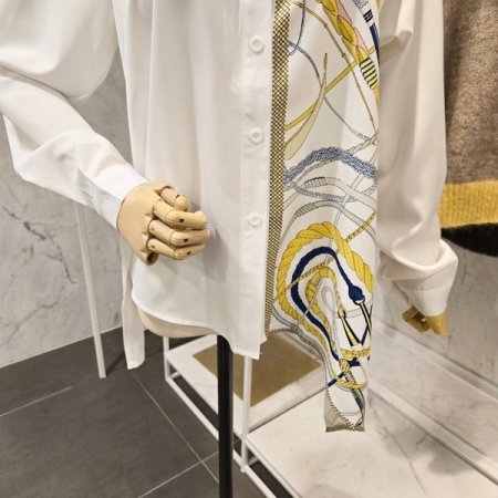 언발 체인 블라우스