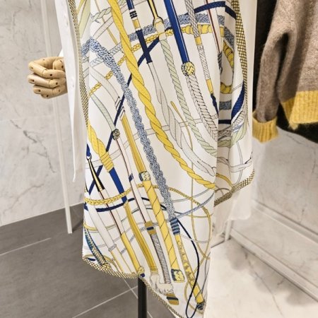 언발 체인 블라우스