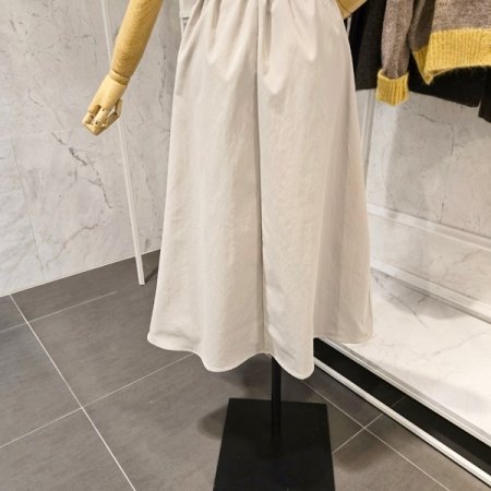 뒷 밴딩 핀턱 스커트