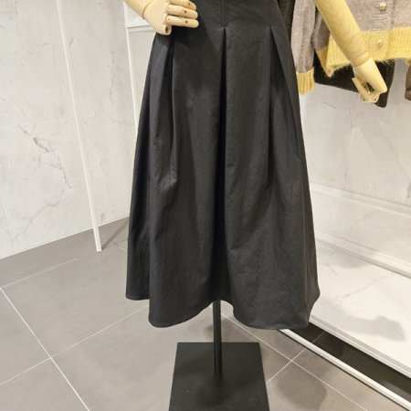 뒷 밴딩 핀턱 스커트