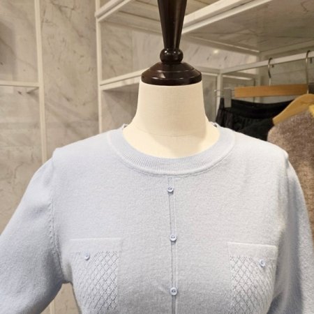 단추 장식 라운드 니트