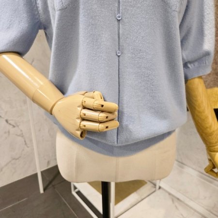 단추 장식 라운드 니트