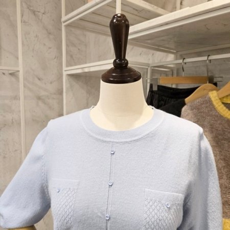 단추 장식 라운드 니트