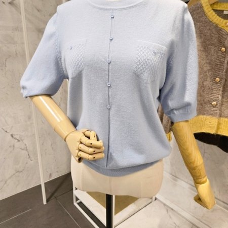 단추 장식 라운드 니트