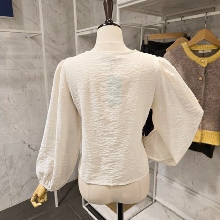 셔링 브이넥 블라우스