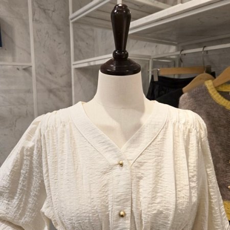 셔링 브이넥 블라우스