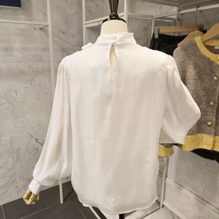 리본 타이 블라우스