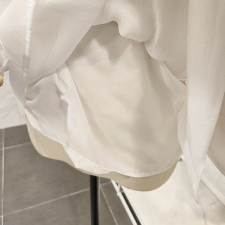 리본 타이 블라우스