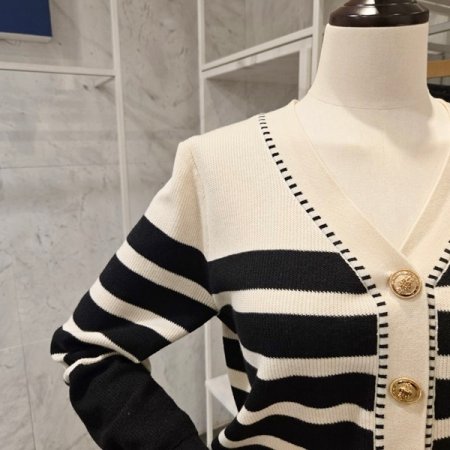 금장 브이넥 줄무늬 가디건