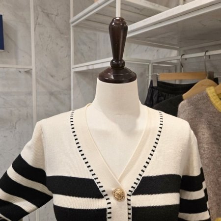 금장 브이넥 줄무늬 가디건