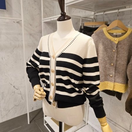 금장 브이넥 줄무늬 가디건