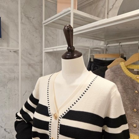 금장 브이넥 줄무늬 가디건