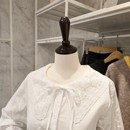 레이스 카라 블라우스