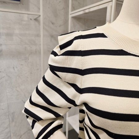 핀턱 퍼프 스트라이프 니트