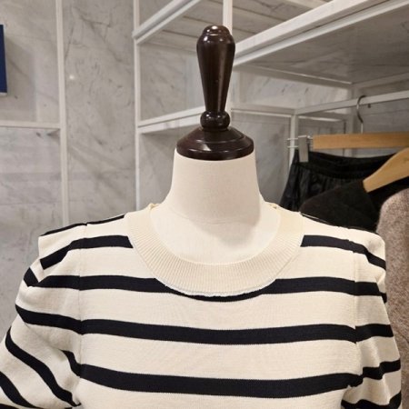 핀턱 퍼프 스트라이프 니트