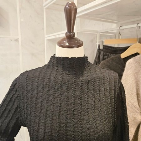 하이넥 볼륨 티셔츠