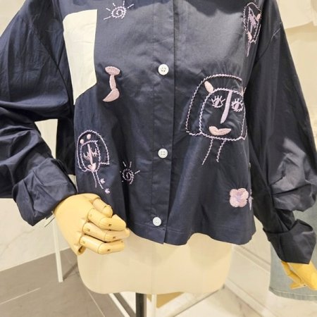 포켓 자수 크롭 셔츠