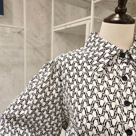 스모크 셔링 패턴 블라우스