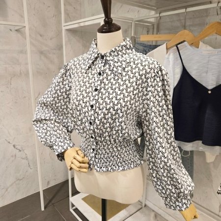 스모크 셔링 패턴 블라우스