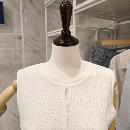 장식 트임 민소매니트