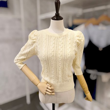 5부 퍼프 부클 니트