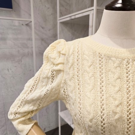 5부 퍼프 부클 니트