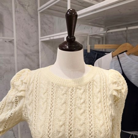 5부 퍼프 부클 니트