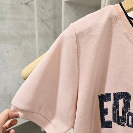 밑단 배색 레터링 티셔츠