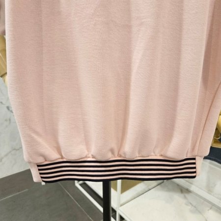 밑단 배색 레터링 티셔츠