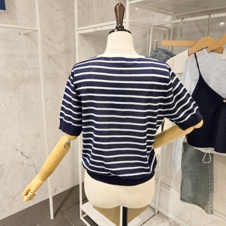 배색 줄무늬 라운드 니트