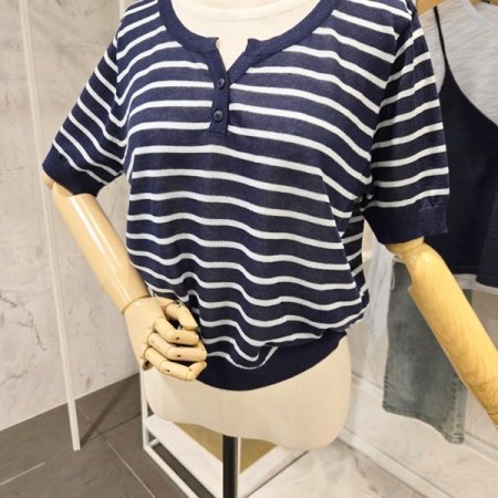 배색 줄무늬 라운드 니트