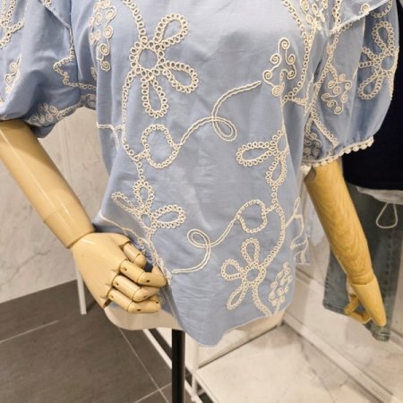 퍼프 레이스자수 블라우스