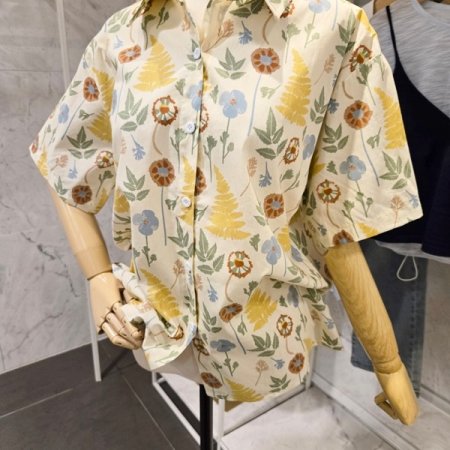 꽃잎 프린트 셔츠