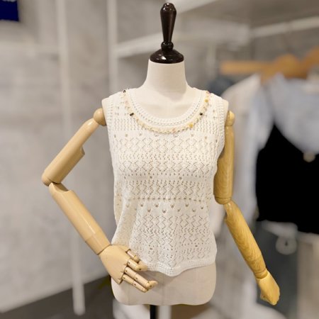 넥 라인 장식 니트