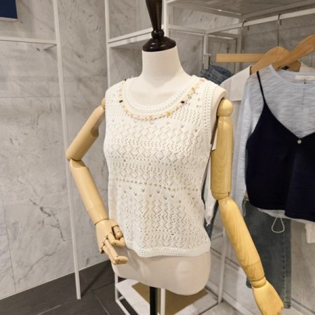 넥 라인 장식 니트