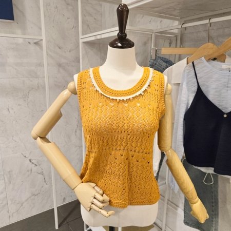 넥 라인 장식 니트