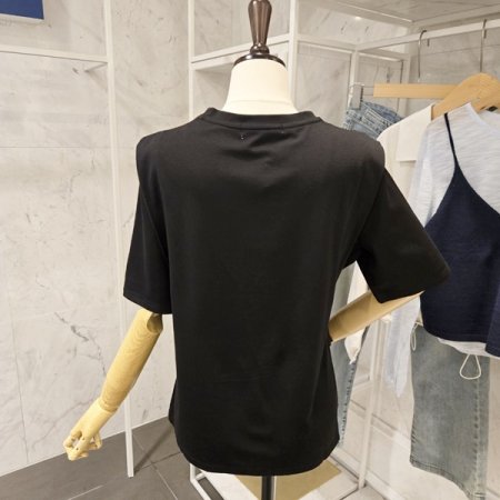 라운드 핀턱 티셔츠