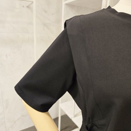 라운드 핀턱 티셔츠