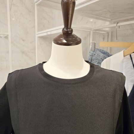 라운드 핀턱 티셔츠