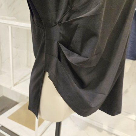 라운드 핀턱 티셔츠