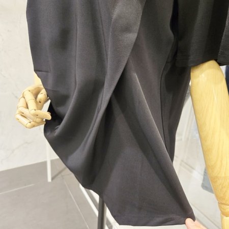 라운드 핀턱 티셔츠