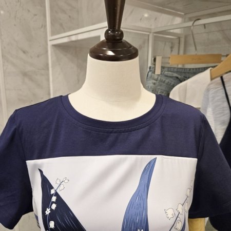 꽃잎 배색 티셔츠