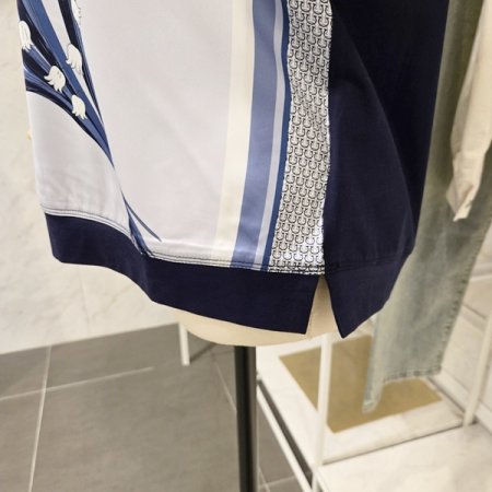 꽃잎 배색 티셔츠