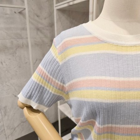 4색 줄무늬 니트