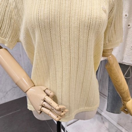 뒷 단추 라운드 니트