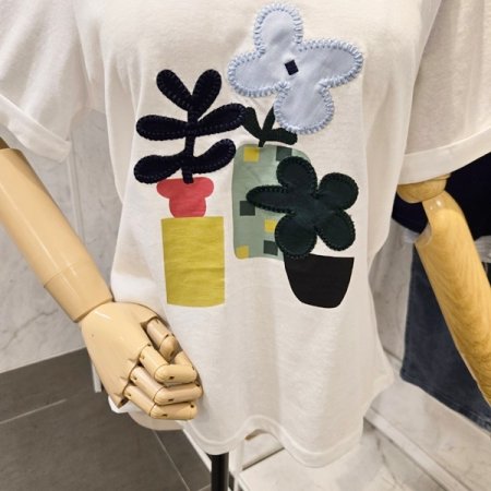 롤업소매 꽃 티셔츠