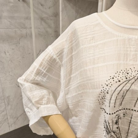 뒷 레이스 프린트 티셔츠