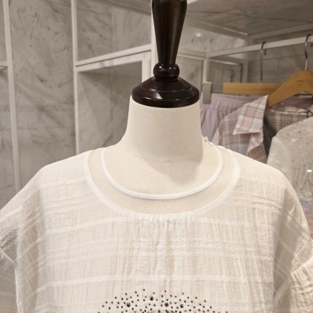 뒷 레이스 프린트 티셔츠